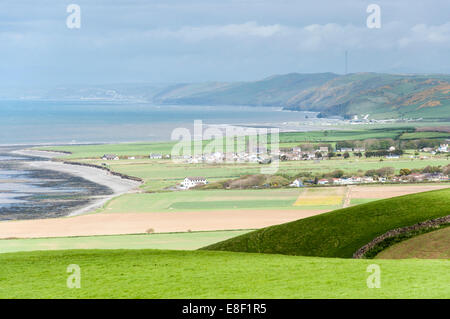 Côte Ceredigion. Vue d'Llansantffraed sur une belle journée. L'ouest du pays de Galles. Banque D'Images