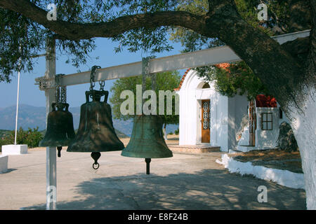 Cloches de l'ancien clocher, Monastère de Agrilion, Kefalonia, Grèce Banque D'Images