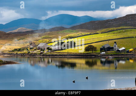 Vue sur le Loch Ròg de Calanais sur la côte ouest de l'île de Lewis dans les Hébrides extérieures. Banque D'Images