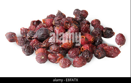 Des tas de fruits de Rose Musquée sec isolé sur fond blanc Banque D'Images