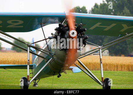 Morane Saulnier Ms317 HY22 317 G-MOSA en vol le roulage à Breighton Airfield Banque D'Images