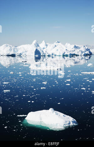 Icebergs dans la baie de Disko, Ilulissat, Groenland. Banque D'Images