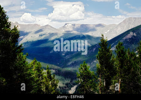 USA, montagnes Rocheuses avec des ombres de nuages Banque D'Images