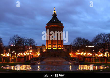 Allemagne, Mannheim, Tour de l'eau en hiver Banque D'Images