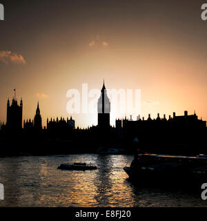 Chambres du Parlement et Big Ben au coucher du soleil, Londres, Angleterre, Royaume-Uni Banque D'Images