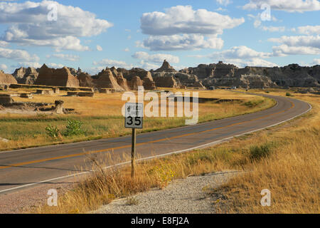 Traversez le parc national de Badlands, Dakota du Sud, États-Unis Banque D'Images