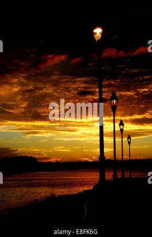 USA, Floride, Orange County, Orlando, le coucher du soleil le long de marche Banque D'Images