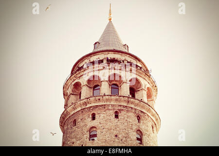 La Turquie, Istanbul, Low angle view of Tour de Galata Banque D'Images