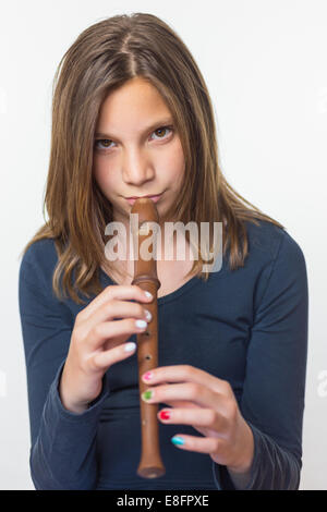 Caucasian girl playing flute Banque D'Images