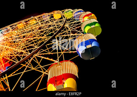 L'Australie, Sydney, Low angle view of Ferris roue La nuit à Luna Park Banque D'Images