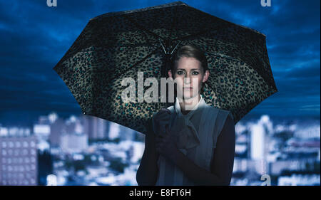 Portrait d'une femme tenant un parapluie, Argentine Banque D'Images