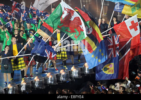 Drapeaux des pays en compétition sont exhibés dans le stade. Cérémonie de clôture - Hampden Park - Glasgow - Royaume-Uni - 03/08/2014 - Commo Banque D'Images