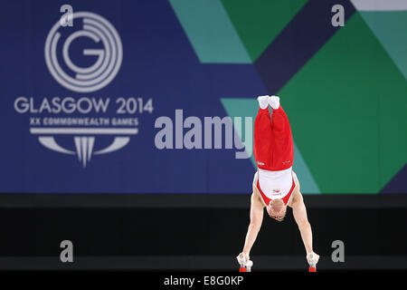 Nil Wilson (FRA) en action sur les barres parallèles. La gymnastique artistique- Men's All Round Final - l'ESS Hydro - Glasgow - Royaume-Uni - 30 Banque D'Images