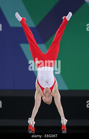 Nil Wilson (FRA) en action sur les barres parallèles. La gymnastique artistique- Men's All Round Final - l'ESS Hydro - Glasgow - Royaume-Uni - 30 Banque D'Images