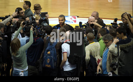 Berlin, Allemagne. Oct 7, 2014. San Antonio, Tony Parker au cours de la session de formation par les Spurs de San Antonio à 02 World à Berlin, Allemagne, 07 octobre 2014. Le match entre l'Alba Berlin et les San Antonio Spurs a lieu le 08 octobre 2014, dans le cadre de la NBA Jeux Mondiaux. Dpa : Crédit photo alliance/Alamy Live News Banque D'Images