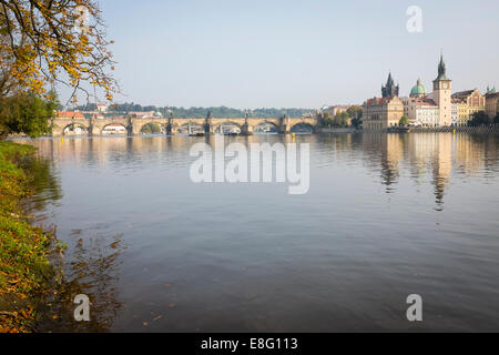 Praha, Prague, de Karluv Most Strelecky ostrov en automne Banque D'Images