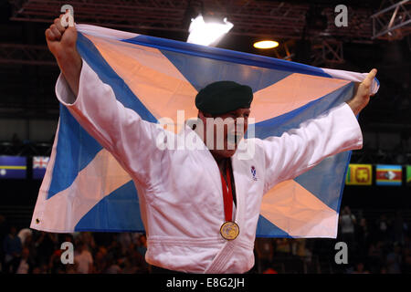 Cérémonie de remise des médailles. Christopher Sherrington (SCO) Médaille d'or Judo - -100kg Final - SECC Glasgow - Écosse, Royaume-Uni - 260714 - Glasgow Banque D'Images