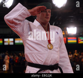 Cérémonie de remise des médailles. Christopher Sherrington (SCO) Médaille d'or Judo - -100kg Final - SECC Glasgow - Écosse, Royaume-Uni - 260714 - Glasgow Banque D'Images