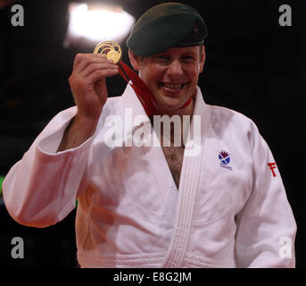 Cérémonie de remise des médailles. Christopher Sherrington (SCO) Médaille d'or Judo - -100kg Final - SECC Glasgow - Écosse, Royaume-Uni - 260714 - Glasgow Banque D'Images