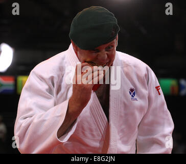 Cérémonie de remise des médailles. Christopher Sherrington (SCO) Médaille d'or Judo - -100kg Final - SECC Glasgow - Écosse, Royaume-Uni - 260714 - Glasgow Banque D'Images