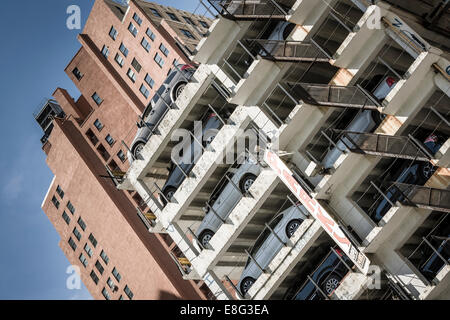 Parking de grande hauteur, dans le Lower Manhattan, New York - Etats-Unis. Banque D'Images