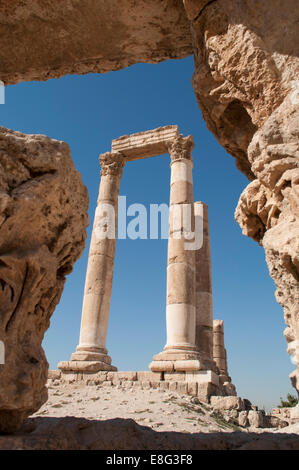 La Jordanie, Moyen-Orient : ruines du temple d'Hercule, la plus importante structure romaine dans la citadelle d'Amman, l'un des noyaux d'origine de la ville Banque D'Images