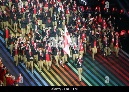 Porte-drapeau de l'équipe Nick Matthew mène l'équipe de l'Angleterre. Cérémonie d'ouverture - Celtic Park - Glasgow, Royaume-Uni - 230714 - Glasgow 2 Banque D'Images