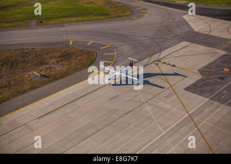 Air Canada Jazz, un De Havilland Canada DHC-8-102 C-s est vu au roulage GANF Aéroport Jean-Lessage International airp Banque D'Images