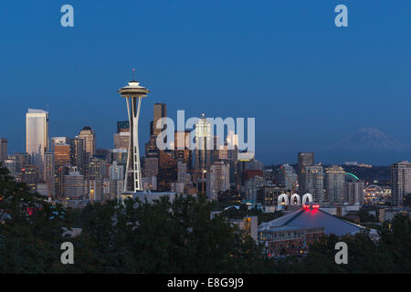 Seattle skyline au crépuscule de Kerry Park, Seattle, WA, USA. Banque D'Images