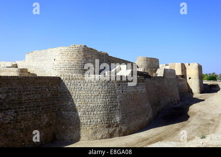 Des murs et des douves du Fort de Bahreïn, Royaume de Bahreïn Banque D'Images