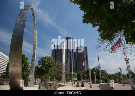 Detroit, Michigan - 'transcendant', l'héritage du Travail du Michigan Monument à Detroit's Hart Plaza. Banque D'Images
