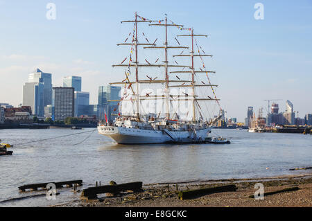 Ship Dar Mlodziezy [ Dar Młodzieży ] au Royal Greenwich Tall Ships Festival, Londres Angleterre Royaume-Uni UK Banque D'Images