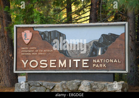 Panneau d'entrée, Yosemite National Park, Californie Banque D'Images