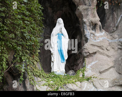 La grotte de Lourdes près de Cathédrale St Mary Tokyo Banque D'Images