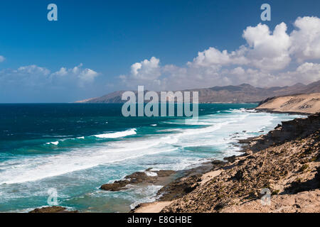 Vue sur la côte nord de Jandía avec ses formations rocheuses à Fuerteventura, Espagne Banque D'Images