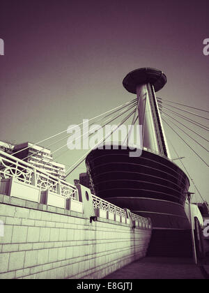 Chine, Tianjin, View of modern building Banque D'Images
