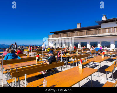 Terrasse d'un restaurant sur le mont Kitzbüheler Horn, Alpes de Kitzbühel, Tyrol, Autriche Banque D'Images