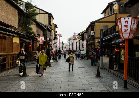 Zone piétonne du quartier des geishas de Gion, Kyoto, Japon Banque D'Images