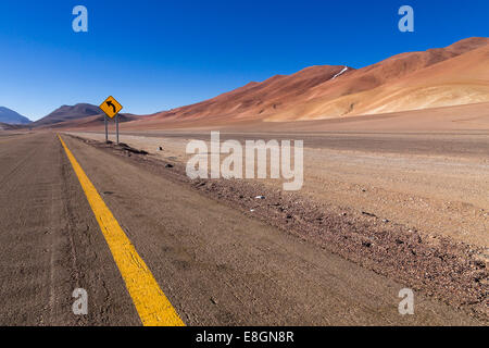 Paso de Jama road dans le désert d'Atacama, Chili Banque D'Images