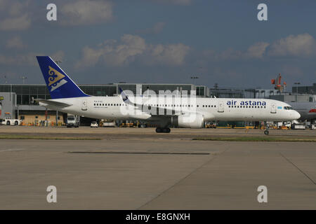 AIR ASTANA 757 Banque D'Images