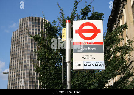 Arrêt de bus coin Street Londres Banque D'Images