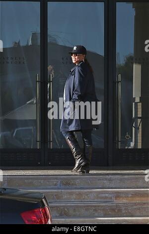 Queen Latifah en dehors de Barney's New York à Beverly Hills comprend : Lit Queen Latifa Où : Los Angeles, California, United States Quand : 04 Avr 2014 Banque D'Images