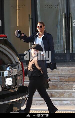 Queen Latifah en dehors de Barney's New York à Beverly Hills comprend : Lit Queen Latifa Où : Los Angeles, California, United States Quand : 04 Avr 2014 Banque D'Images