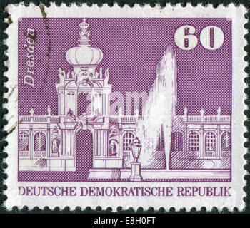 Allemagne - circa 1974 : timbre-poste imprimé en Allemagne (RDA), montre le Zwinger, Dresde, vers 1974 Banque D'Images