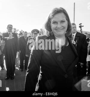 Kiev, Ukraine. 8 octobre, 2014. Victoria Nuland . A autorisé le Département d'État pour les affaires européennes et eurasiennes a Victoria Nuland les véhicules des gardes-frontières ukrainiens et de l'équipement pour l'arrangement de la frontière. Le montant total de l'aide est de $ 10 millions. Victoria Nuland a assuré que ce n'est pas la dernière aider les États-Unis, et a noté que le gouvernement américain continuera à soutenir nos gardes-frontière. Crédit : Igor Golovnov/Alamy Live News Banque D'Images