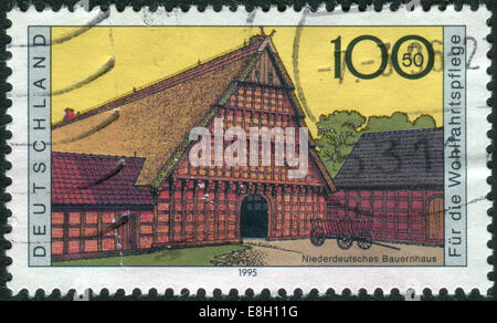 Allemagne - circa 1995 : timbre-poste imprimé en Allemagne, montre une baisse des fermes, Allemagne, circa 1995 Banque D'Images