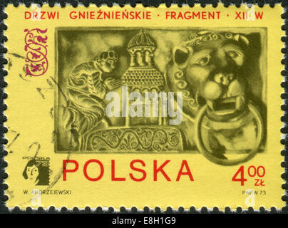 Pologne - VERS 1973 : timbre-poste imprimé en Pologne, montre un lion de bronze heurtoir de porte, Gniezno, 12ème siècle, vers 1973 Banque D'Images
