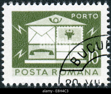 Roumanie - circa 1974 : timbre (Stamp) cotisations imprimé en Roumanie montre une boîte aux lettres, vers 1974 Banque D'Images