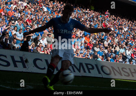 Fans de Rangers FC watch Rangers FC v FC Dumbarton à Ibrox Stadium, à Glasgow, en Écosse, le samedi 23 août 2014. Banque D'Images