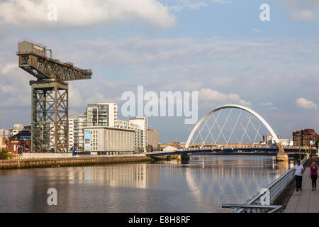 L'Écosse, Glasgow Finnieston Crane, Clydebank, Clyde et pont d'Arc Banque D'Images